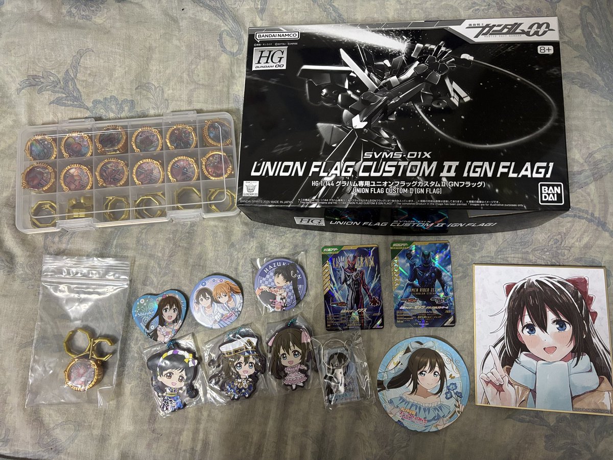 遠征の戦利品です。
1枚目はライブ会場とビックカメラとプリティストアとゲーマーズで買った物。
ライブTシャツは洗濯で干してます。
2枚目はライブ会場でフォロワーさんから頂いた誕生日プレゼントです。
こんなに頂いて、驚きましたし嬉しかったです‼️