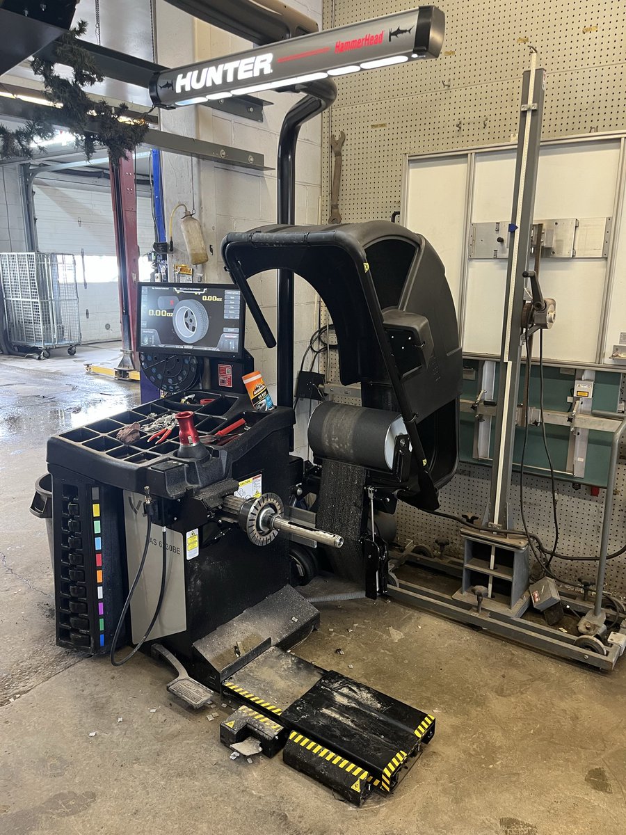 AmscSolutions's tweet photo. Congratulations!….and a huge thank you to Brandon Boyer, Director of Fixed Operations Brett Nolan, their Service Manager Greg Allin, and the entire Boyer Automotive Group of Belleville Volkswagen for their trust in me. #wechoosehunter #amscsolutionsinc https://t.co/iSrS5ckFgq