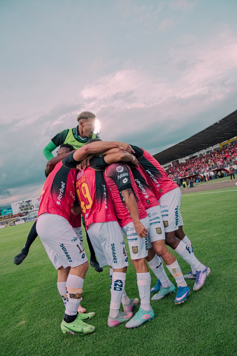 DCuencaOficial's tweet photo. Buenos días 😃 

El aire huele a mote pillo 🤤

#VamosCUENCA 🔴⚫️ https://t.co/BMGbDkM5Zc