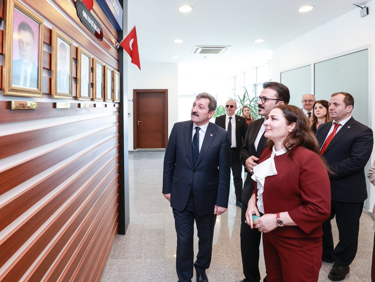 TCSamsunValilik's tweet photo. #MuhasebecilerHaftası
📌Valimiz Sayın @orhantavli_, 1-7 Mart Muhasebeciler Haftası münasebetiyle, 1.119 kayıtlı üyesi bulunan Samsun Serbest Muhasebeci Mali Müşavirler Odası (#SMMMO)'nı ziyaret ederek, Oda Başkanı Osman Arslan ve yönetim kurulu üyeleriyle bir araya geldi.
📌Ülkemizde ve şehrimizde ekonomik hayatın düzenli ve şeffaf bir şekilde işleyebilmesi için titizlikle çaba sarf eden, vergi mükelleflerimiz ile devletimiz arasında bir köprü vazifesi gören tüm mali müşavir ve muhasebecilerimizin Muhasebeciler Haftası'nı kutluyor, çalışmalarında başarılar diliyoruz.
