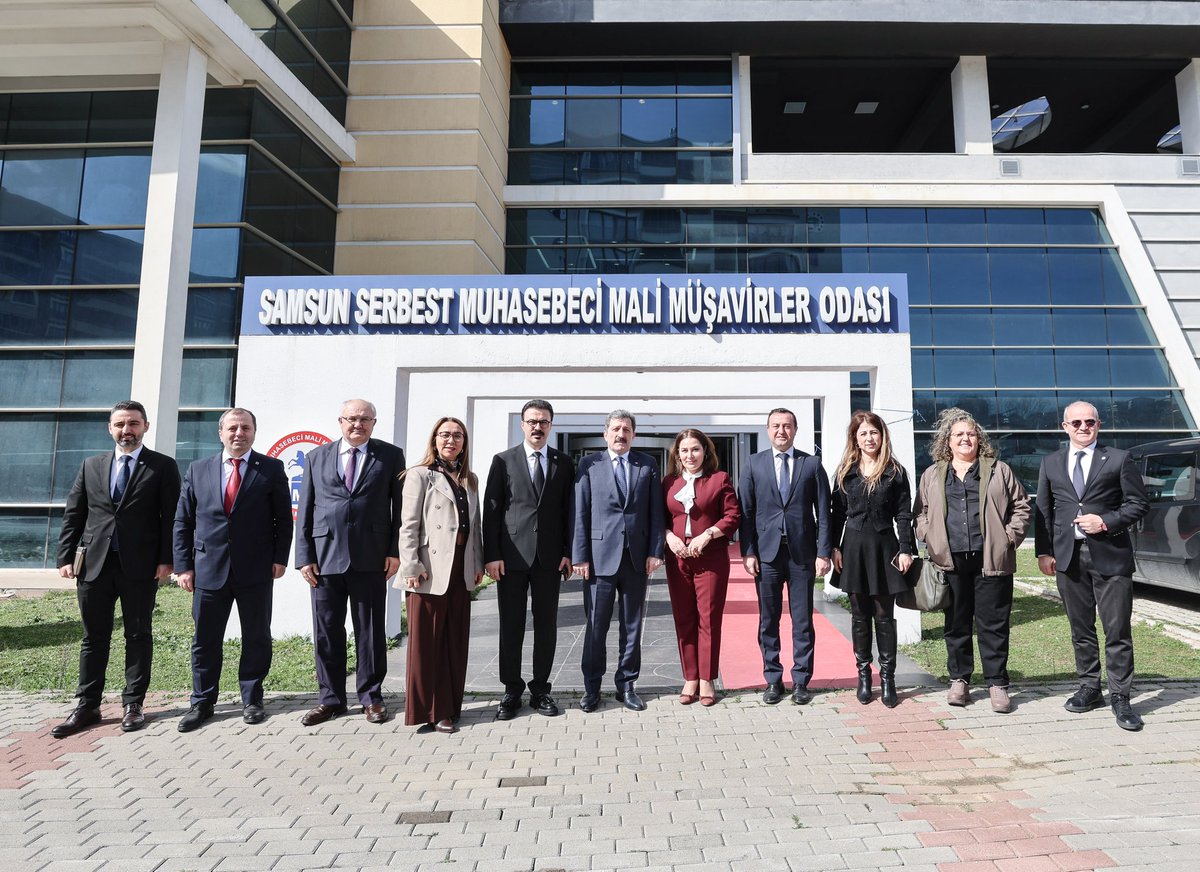 TCSamsunValilik's tweet photo. #MuhasebecilerHaftası
📌Valimiz Sayın @orhantavli_, 1-7 Mart Muhasebeciler Haftası münasebetiyle, 1.119 kayıtlı üyesi bulunan Samsun Serbest Muhasebeci Mali Müşavirler Odası (#SMMMO)'nı ziyaret ederek, Oda Başkanı Osman Arslan ve yönetim kurulu üyeleriyle bir araya geldi.
📌Ülkemizde ve şehrimizde ekonomik hayatın düzenli ve şeffaf bir şekilde işleyebilmesi için titizlikle çaba sarf eden, vergi mükelleflerimiz ile devletimiz arasında bir köprü vazifesi gören tüm mali müşavir ve muhasebecilerimizin Muhasebeciler Haftası'nı kutluyor, çalışmalarında başarılar diliyoruz.