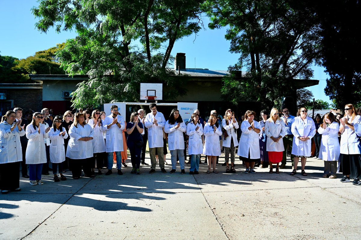 Vuelven las clases, vuelven los sueños.
Cada aula que se abre es una oportunidad más para aprender, crecer y construir futuro.

Que este año lectivo nos encuentre trabajando juntos por una educación pública que abrace, desafíe y transforme. 📚🇺🇾