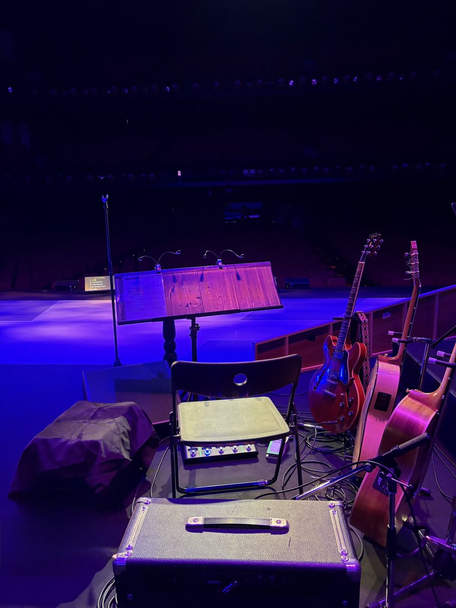 dsuke77's tweet photo. ステージで335使うのは1年振りかな。
代打なので緊張感高めのはずが、もうやたらと楽しかった！ https://t.co/mMlLqehZAQ