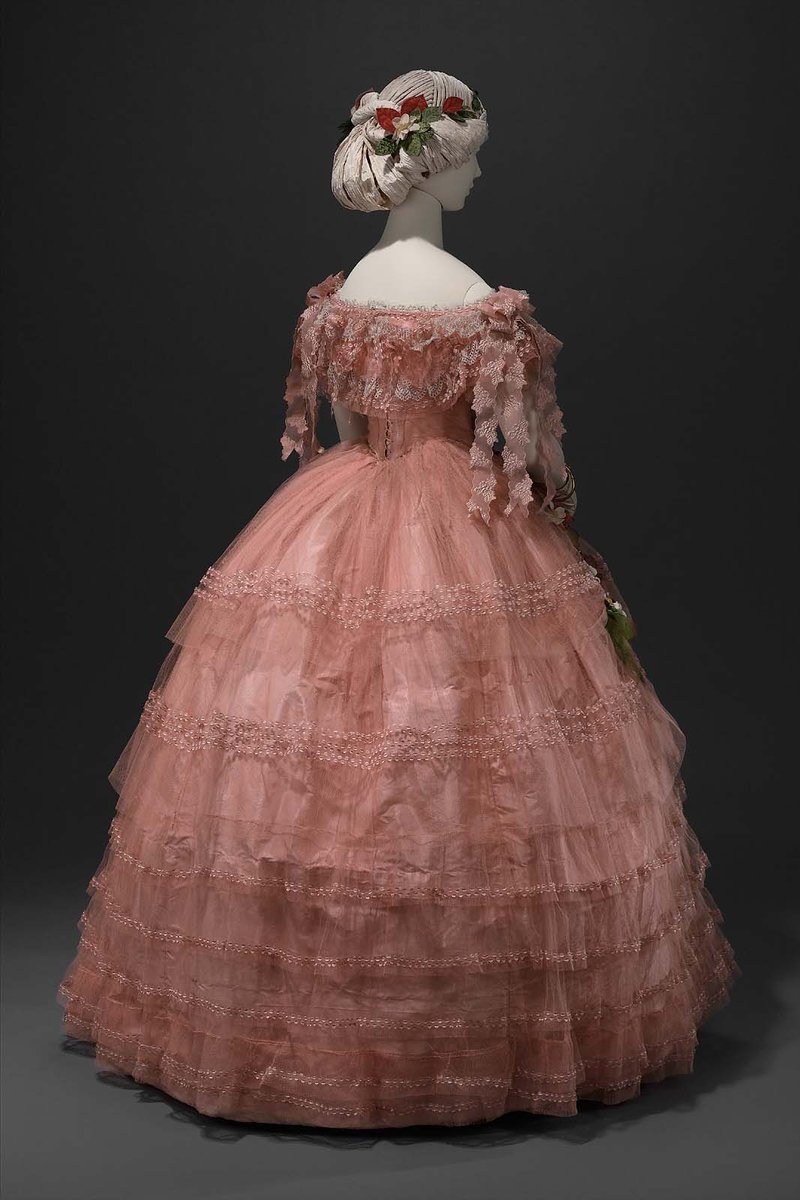 wikivictorian's tweet photo. Ball gown, 1858. Museum of Fine Arts, Boston. https://t.co/6nTsYZX3sO