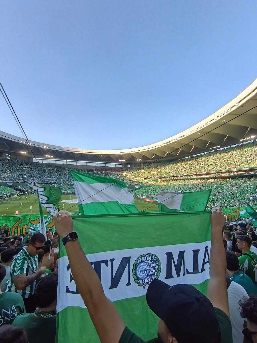 AlmonteFans07's tweet photo. La pasión que nos marca el camino

💚🤍💚 https://t.co/i0zCfsWo26