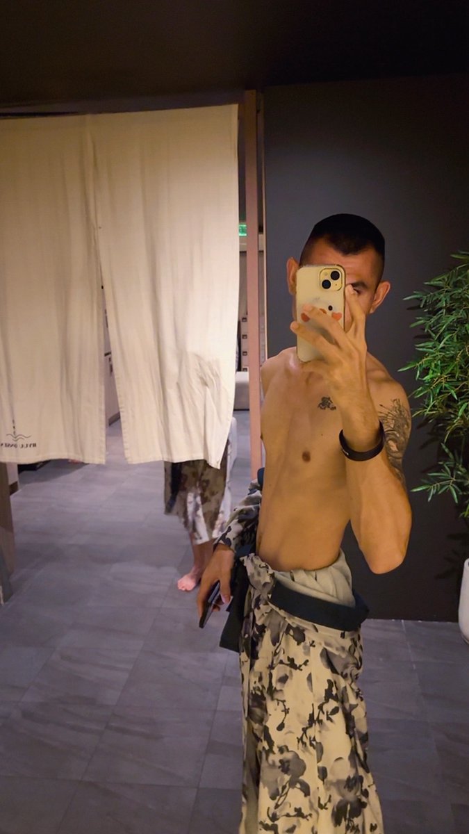 Top ที่แปลว่า รุก.. tweet media