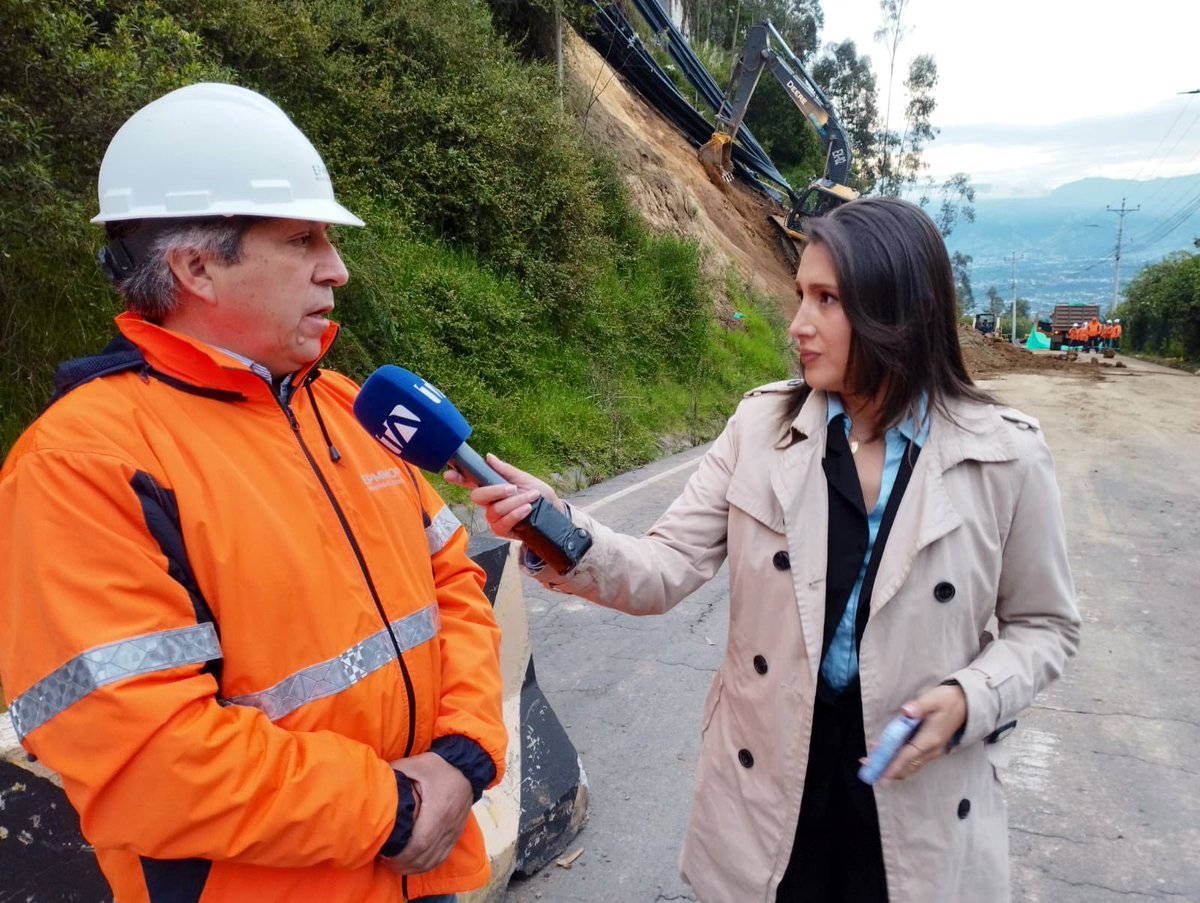 ObrasQuito's tweet photo. 👷#EnMedios | Operativos 24/7 con la atención de eventos emergentes en Quito👷 

Conoce sobre los trabajos que ejecutamos en #Nayón luego del deslizamiento de tierra. Con Franklin Sánchez, gerente de Obras Públicas de Epmmop por:

☑️@ecuavisa 
☑️@teleamazonasec 
☑️@tctelevision 
☑️@TVCEcuador 
☑️@GamavisionEcu 

#QuitoRenace #QuitoNoSeDetiene