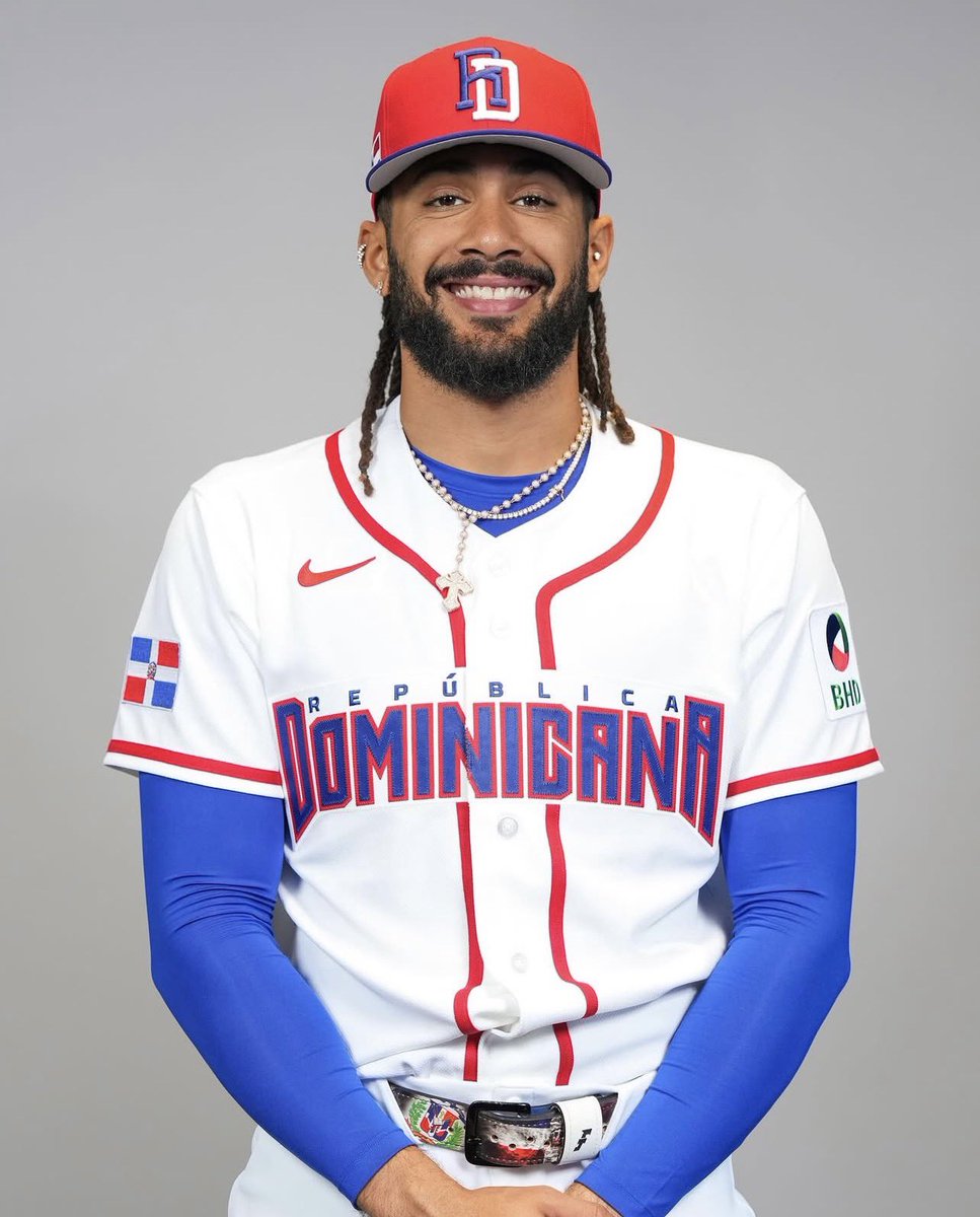 Albert Pujols anunció a Tatis Jr. como su primer bate para el Clásico Mundial esta mañana en <a href="/AbriendoSports/">Abriendo Sports</a>⚾️🇩🇴

El Niño como primer bate en su carrera😤🔥

.291 AVG | .372 OBP | .532 SLG | .905 OPS
311 G | 1,411 PA
361 H | 59 2B | 9 3B | 74 HR
182 RBI | 236 R
66 SB | 152 BB