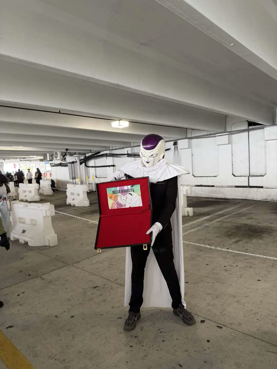 Good morning DBS gang!  Hope everyone had a blessed weekend. ✨

<a href="/DB_official_en/">DRAGON BALL OFFICIAL</a> USA Pop-Up Tour is now halfway over with the third stop concluding in Miami over the weekend.  It sounds like Miami was relatively more organized, but the turnout was still large with deep lines.