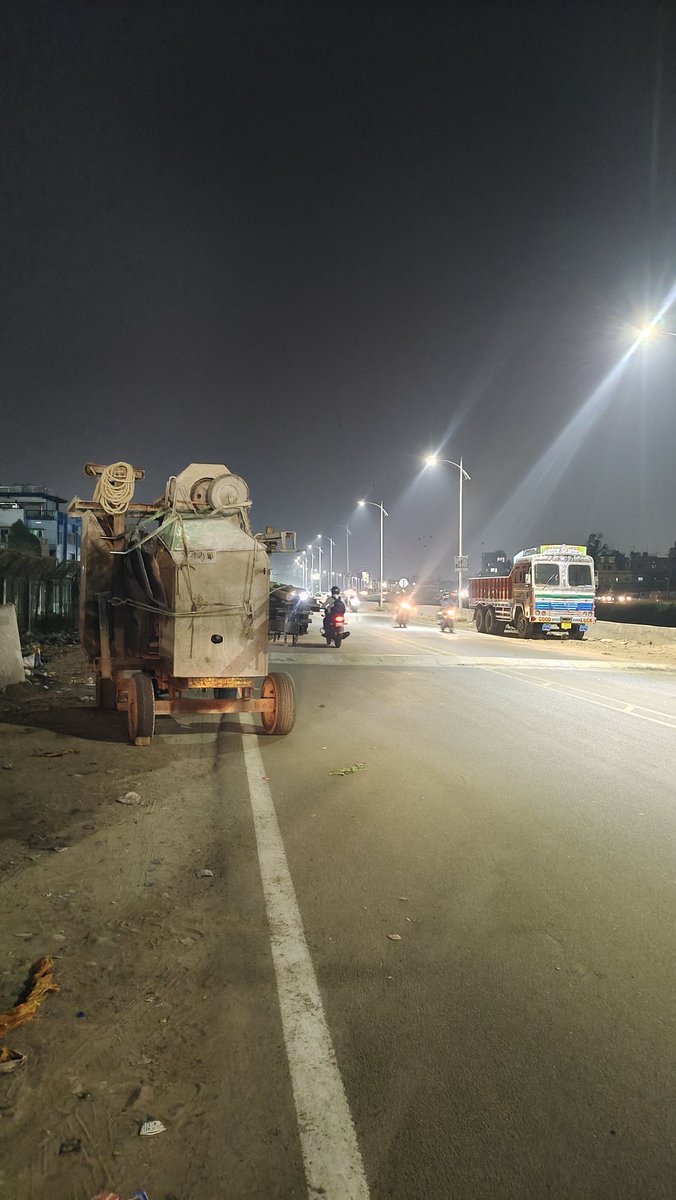 bharattony's tweet photo. @odisha_police @cpbbsrctc Kindly take an action on this unwanted vehicle with Rod fitted It may cause a serious accident which is parked on nearly half of the road. 
Location- Cuttack Rajendra Nagar Canal Road. Thank you 🙏@CMCCuttack https://t.co/skY3izmGQd