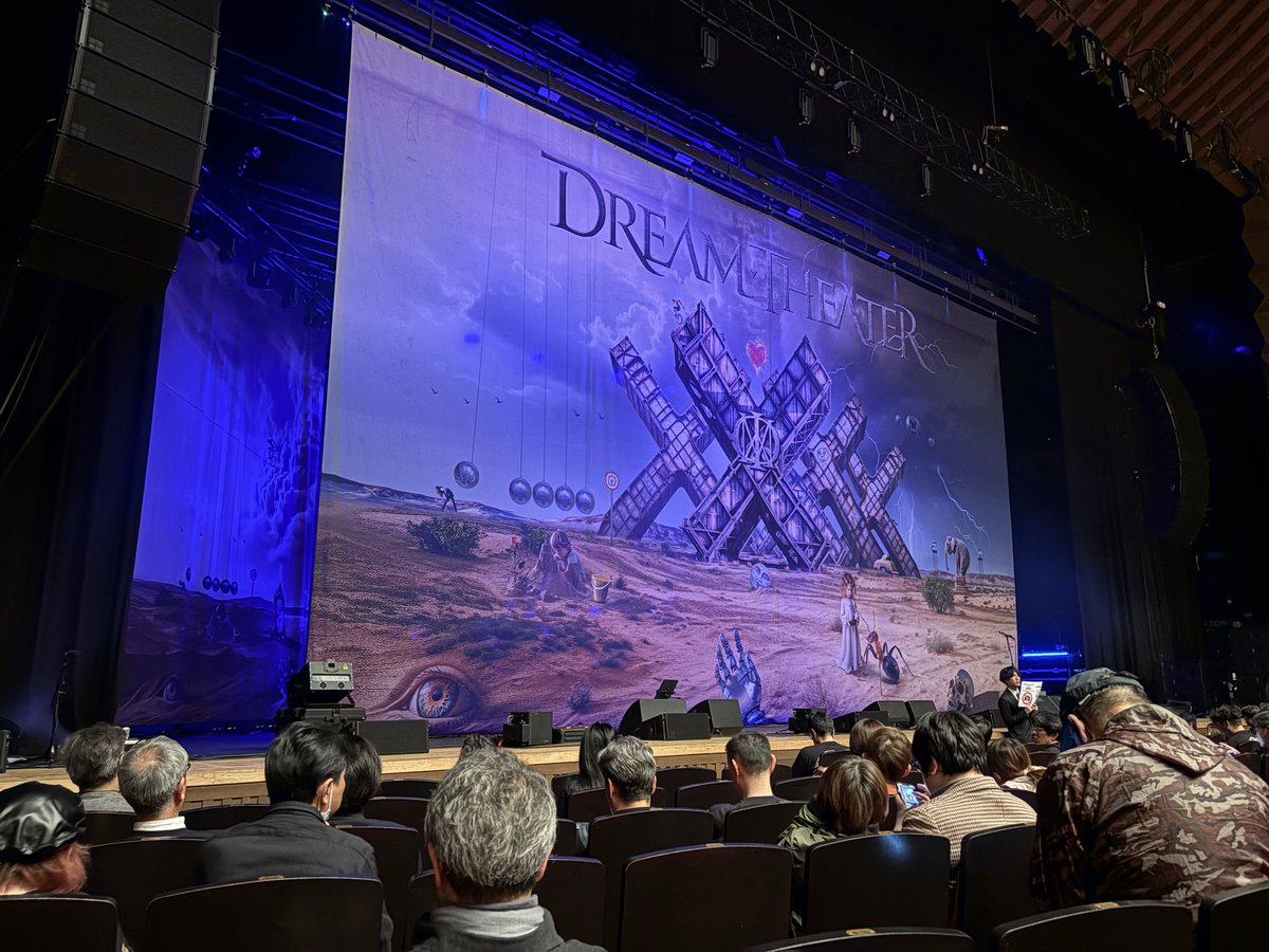 ttkmetal's tweet photo. 今日の現場到着　近すぎ！
初Dream Theater https://t.co/66sZNLDsOr