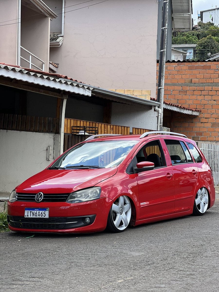 viniistr's tweet photo. não é porque é minha, mas que carro perfeito 😍 https://t.co/R7GrIEJajh