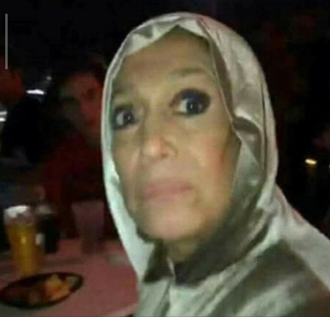 felnves016's tweet photo. E quando é que tarot/baralho cigano vai volta a ser coisa do demônio? 
As cartomante tirando carta pra ver se a Ana Paula iria pro paredão falso. Vai viver https://t.co/juZgj6Xccg