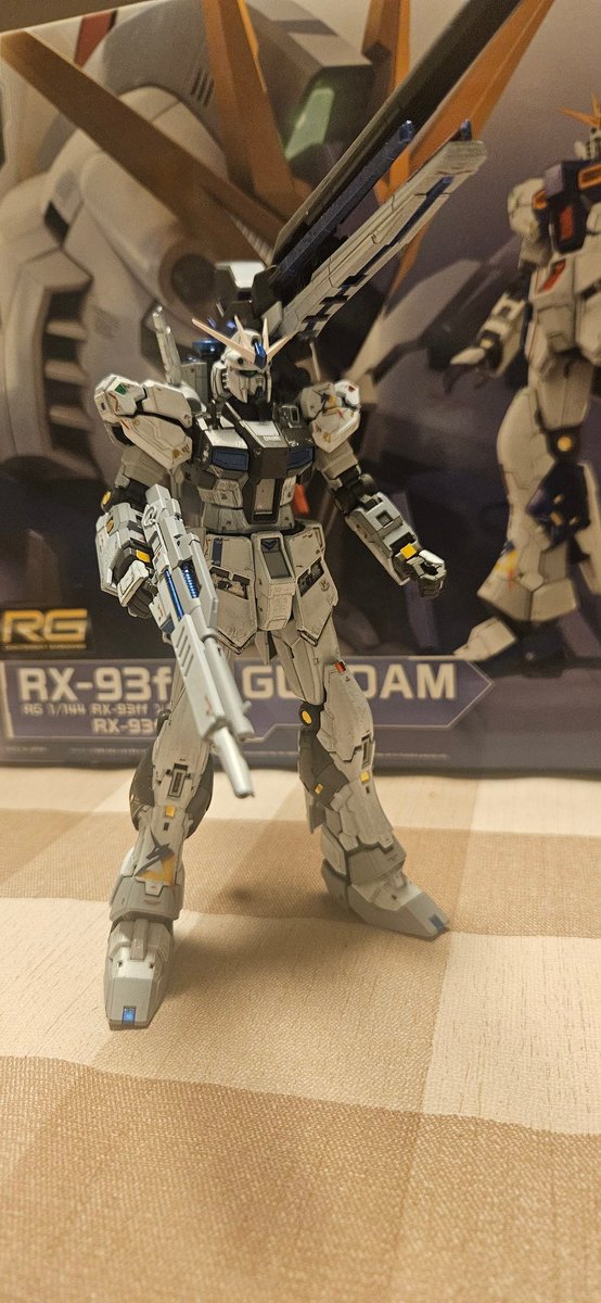 RX79_N_EFSF's tweet photo. またまた友人からもらったvガンダム！
今度は福岡ガンダムのファーストロット風に。
何度作ってもやっぱりvガンダムは良い機体ですね！
#ガンプラ
#RG
#RX-93ff
#ファーストロット
#ガンプラは自由だ https://t.co/HZ8fmAw9Zd