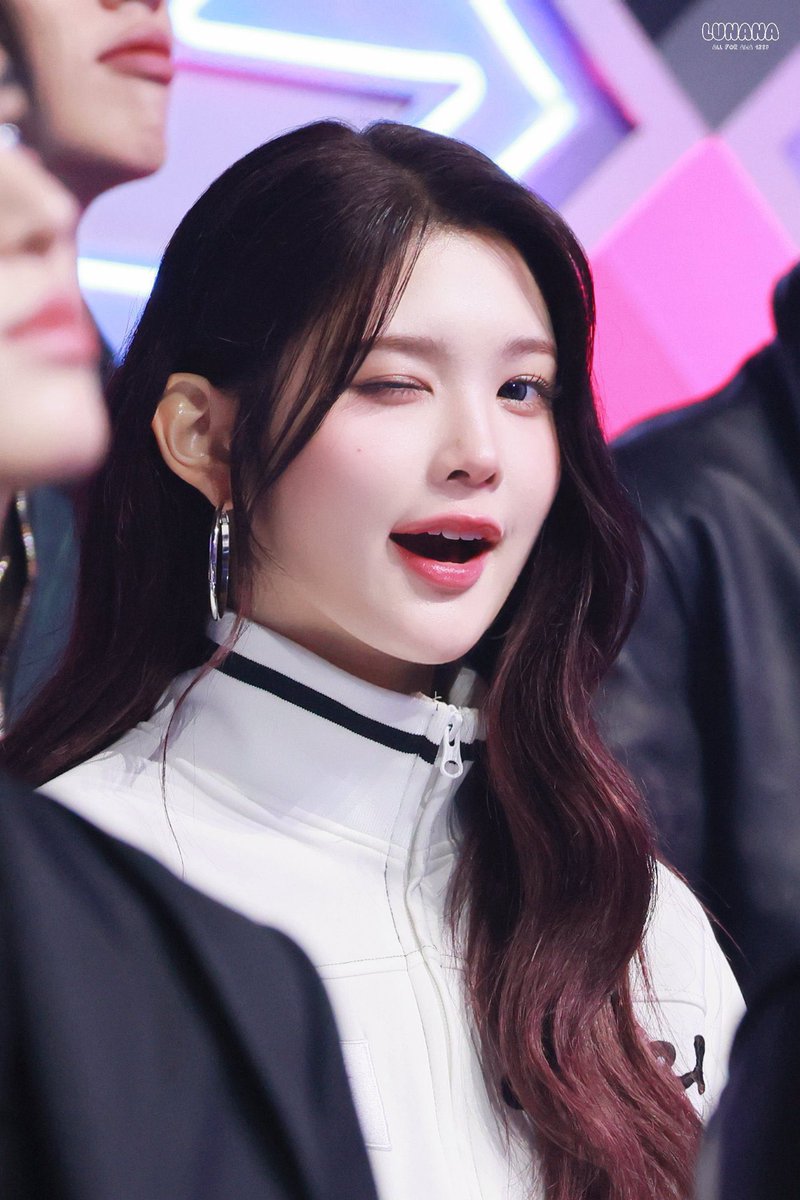 🐉, 𝗣𝗘𝗔𝗖𝗛𝗬. tweet media