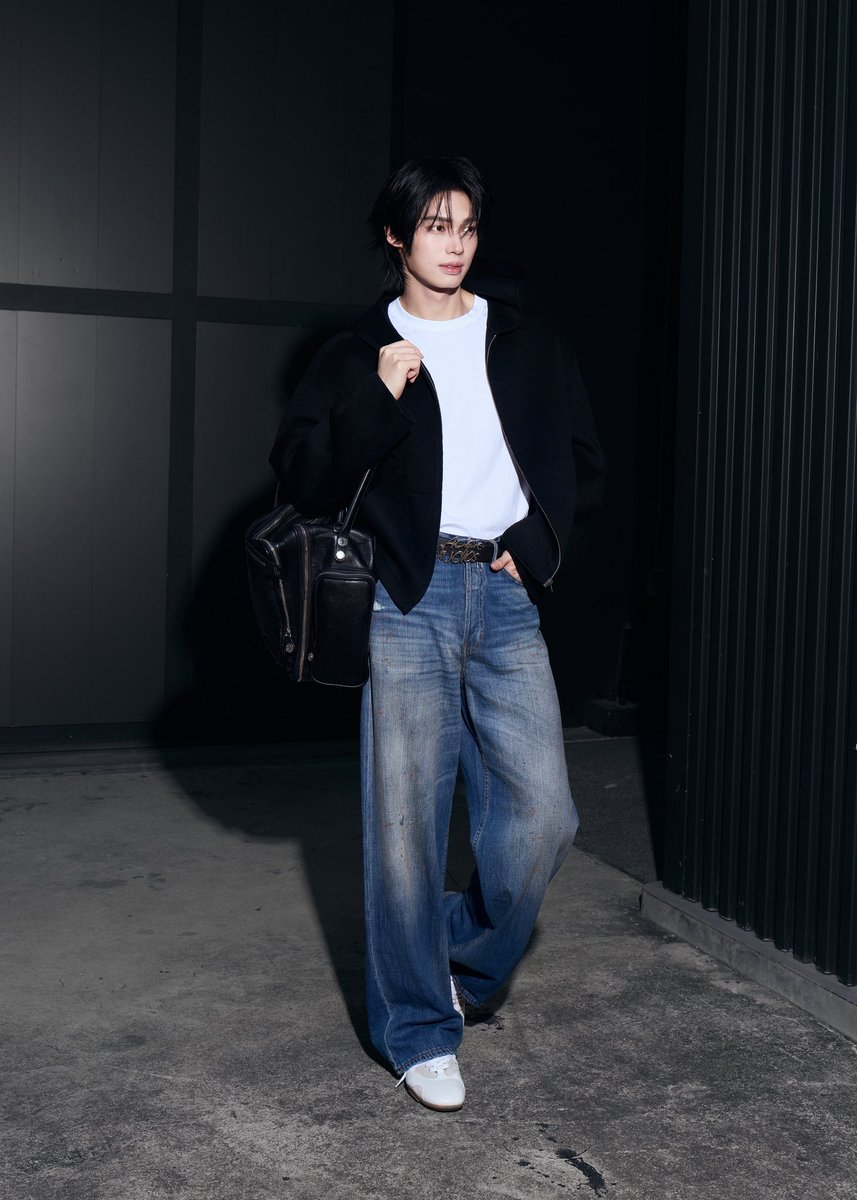 bazaarthailand's tweet photo. #BAZAARTakeoff นักแสดงหนุ่ม ‘วิน เมธวิน’ ออกเดินทางสู่กรุงปารีส ประเทศฝรั่งเศส เพื่อเข้าร่วมชมแฟชั่นโชว์คอลเลกชั่นประจำฤดูใบไม้ร่วง/ฤดูหนาว 2026 ของ Acne Studios ซึ่งจะจัดขึ้นในวันที่ 4 มีนาคม เวลา 23.30 น. (ตามเวลาประเทศไทย) 

#AcneStudios
#AcneStudiosxWinMetawin
#BAZAARThailand https://t.co/bHRaNFvYDW