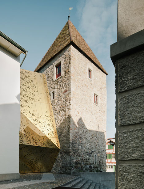 ArchitecteALyon's tweet photo. Vive l'architecture libre d'auteur qui sait faire dialoguer les époques, les moyens, les langages, les matériaux, les formes et les couleurs non à l'architecture corsetée, faussement harmonieuse, sans identité propre, conservatrice et de commission. https://t.co/jy6NgRLe7I