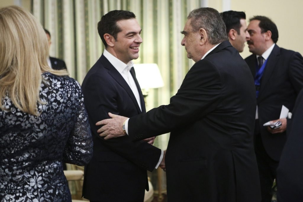 FtagJim's tweet photo. Για άλλη μία φορά που η #AVIN κερδοσκοπεί εις βάρος των πελατών της.
Από 1,695€ που είχε την Παρασκευή την αμόλυβδη, την πήγε 1,725€.
Απλά ξεφτίλες ζαίοι...τι περιμένεις;
#Ιραν #Καύσιμα #Βενζίνη #Φυσικό_αέριο #Κύπρος #κερδοσκοπία #Επίθεση #Παναθηναϊκός #Βαρδινογιάννης https://t.co/E7HSojjAOY