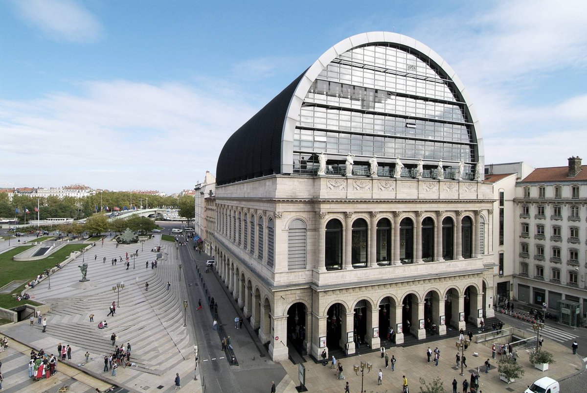 ArchitecteALyon's tweet photo. Vive l'architecture libre d'auteur qui sait faire dialoguer les époques, les moyens, les langages, les matériaux, les formes et les couleurs non à l'architecture corsetée, faussement harmonieuse, sans identité propre, conservatrice et de commission. https://t.co/jy6NgRLe7I