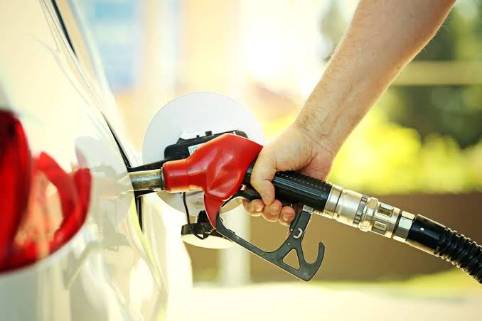 inahamya's tweet photo. ARAMCO, the biggest oil company in the world, has shut down its Ras Tanura facility, which produces 550K barrels of oil/day. Qatar Energy has stopped production. The Strait of Hormuz, where 30% of global oil passes, is still blocked. Tough times ahead. Fill up your tank today. https://t.co/fZzyofaNKd