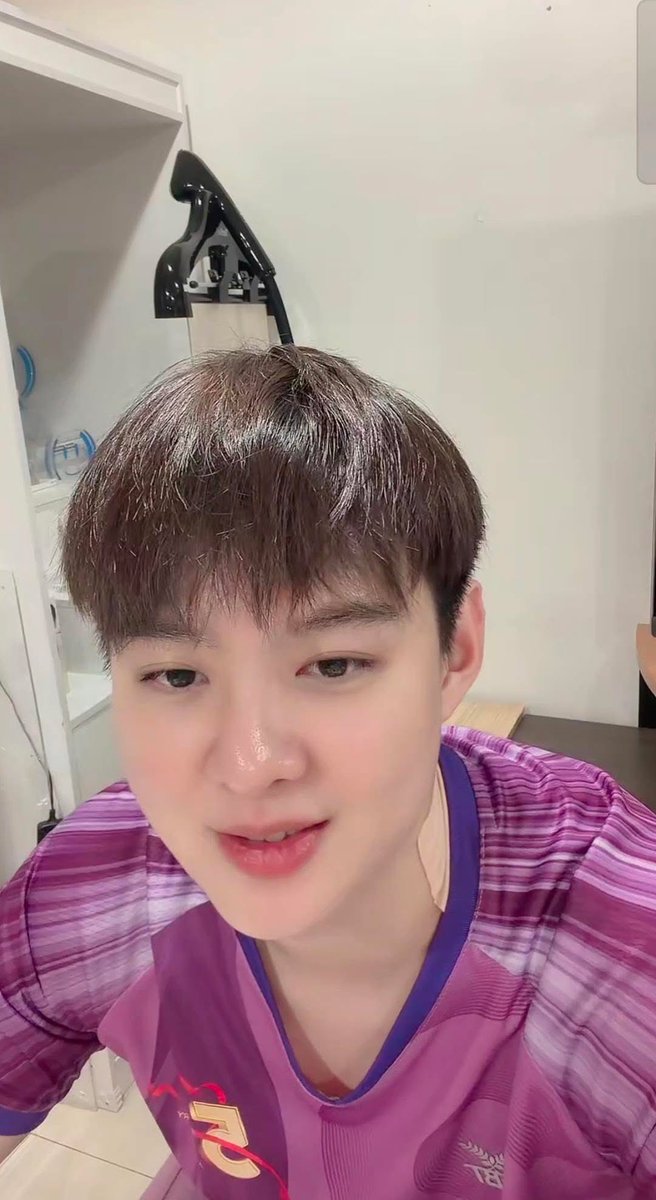 Who knows what happened to his neck/shoulder? 🥺

#Saint_sup #MingEr