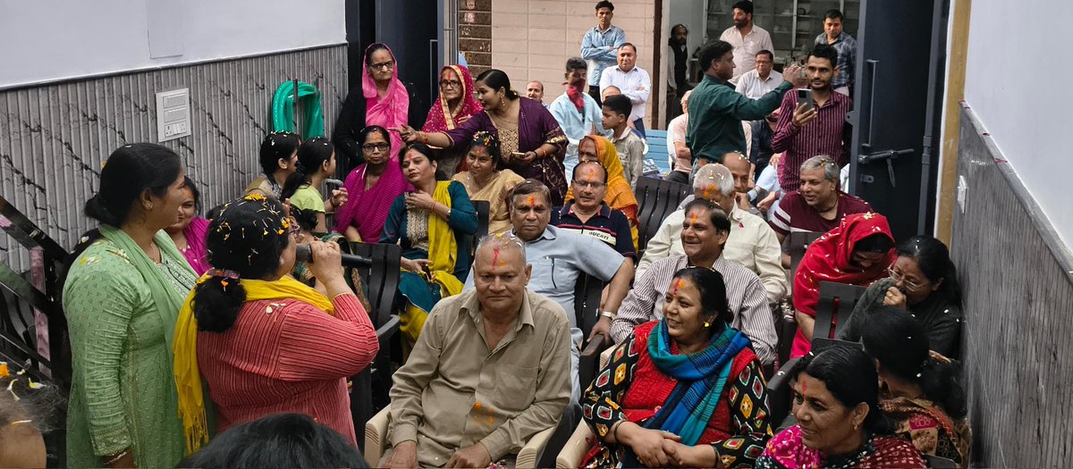 आज अपनी विधानसभा बाबरपुर के विजय पार्क में क्षेत्रवासियों के साथ 'होली मिलन' कार्यक्रम में शामिल हुआ।