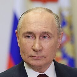 Putin kurang tidur. Selesai sahur ga tidur lagi. Habis subuh langsung tadarus sampai dhuha. Ditambah notif wa banyak banget.
Kasihan.