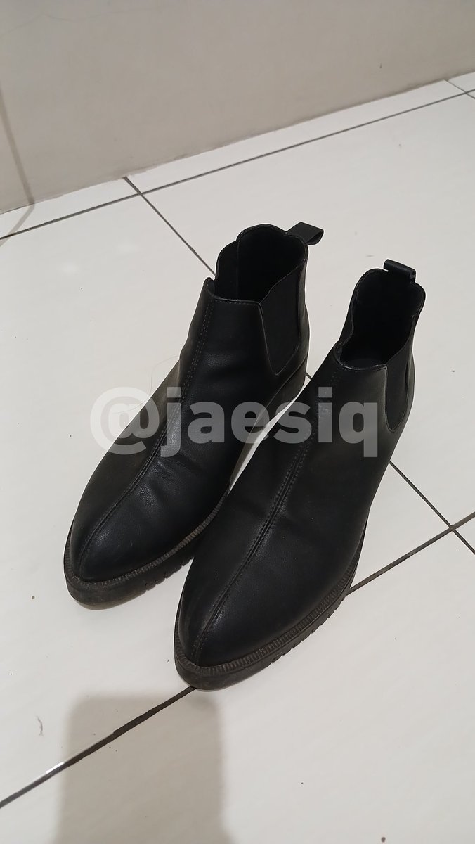 jaesiq's tweet photo. ‼️PRELOVED‼️
sepatu boots wanita 
merk: adorable projects 
size: 41 
harga: 175k (boleh nego)

COD di sekitar buah batu bandung yaaa
#prelovedbandung #zonauang #prelovedsepatu https://t.co/hHori0JvEX