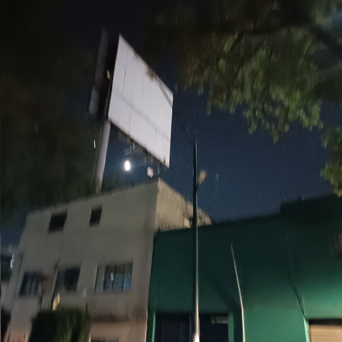 gonservinMH's tweet photo. @MHcesac Solicito reparación de luminarias de poste verde que no encienden , en Lago San José entre Lago Wenner y Lago Wetter aso como la calle de Lago Wenner y una de Lago Wetter. Col. Ampl. Granada https://t.co/QdKFonXUsQ