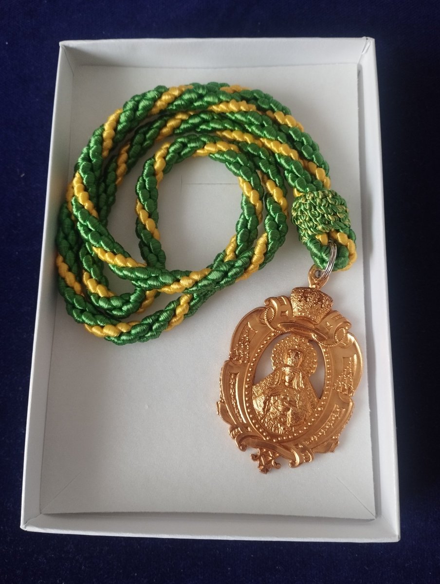 FernandoVLOFC's tweet photo. Medalla de la Hermandad de la Esperanza Macarena de Sevilla DORADA. 🙏🏻🕯️@Hdad_Macarena #coleccion #medallas #lamadruga https://t.co/nG0w3CAa8W