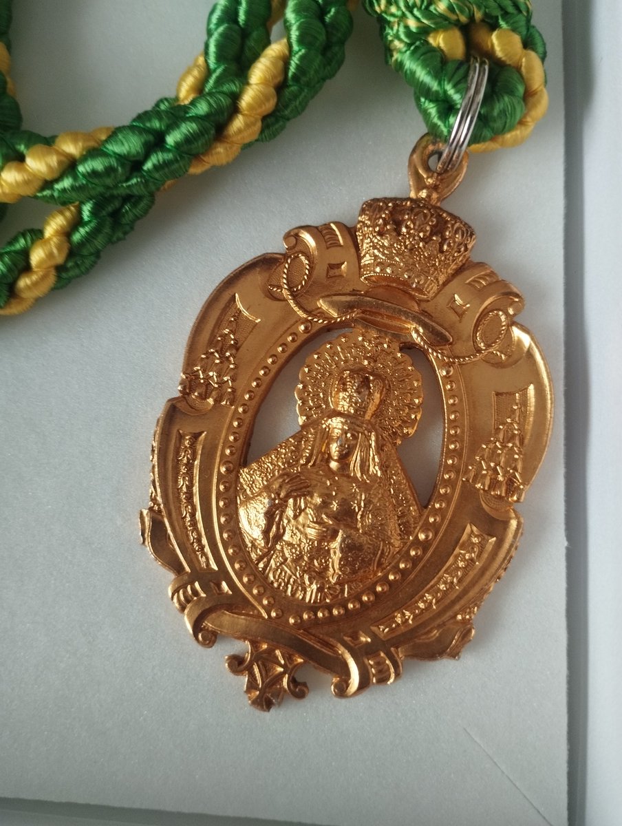 FernandoVLOFC's tweet photo. Medalla de la Hermandad de la Esperanza Macarena de Sevilla DORADA. 🙏🏻🕯️@Hdad_Macarena #coleccion #medallas #lamadruga https://t.co/nG0w3CAa8W