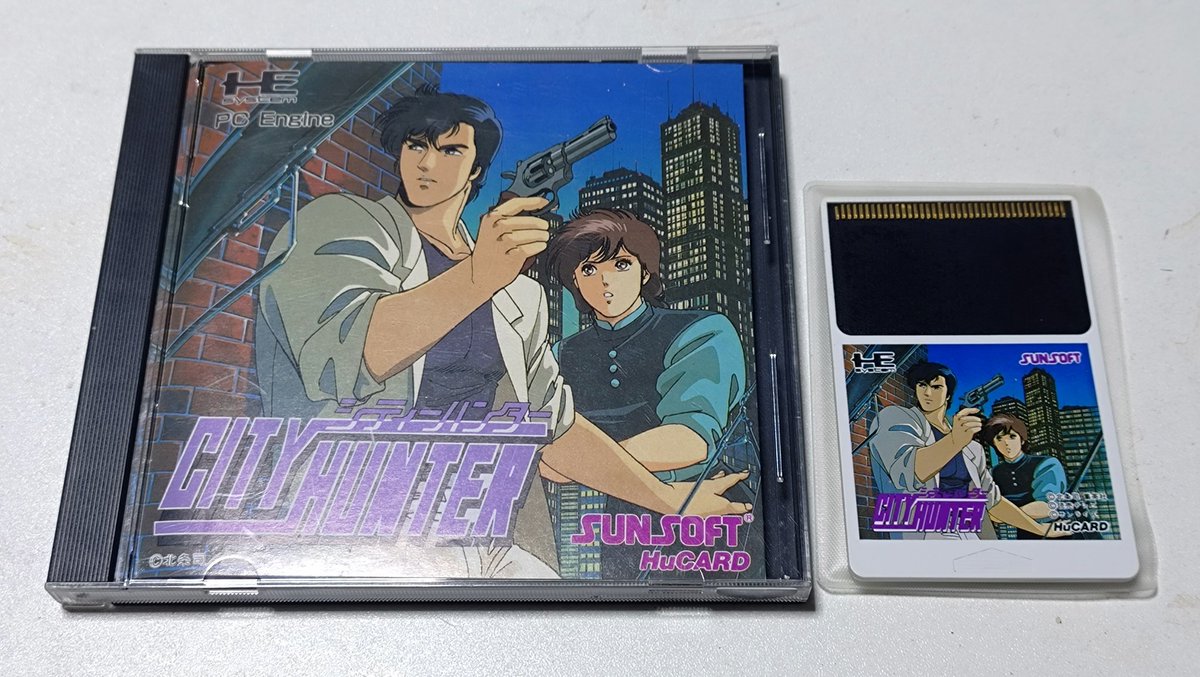 moetarou7's tweet photo. 1990年3月2日 #PCエンジン #HuCARD #シティーハンター が #サンソフト より発売!
同名漫画のゲーム化。
サイドビューのACTゲームだが、散りばめられた情報やアイテムを集め、ボス戦へのフラグを立てるためにステージ内を行ったり来たりさせる仕様のため純粋なACTに比べ、テンポが悪い印象を受ける。 https://t.co/C9bUtGiuE5