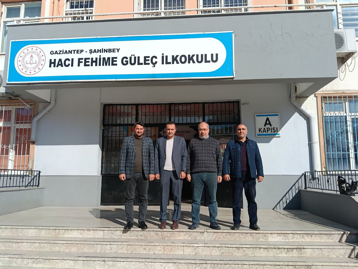 yasinvirit's tweet photo. Hacı Fehime Güleç İlkokulu  müdürü değerli dostum sayın Ömer Bozkurt’u ziyaret ederek hem umre ziyaretini dinledik hem de duasını aldık. Ev sahipliği, hoş sohbet ve güler yüzünüz için teşekkür ederiz sayın müdürüm. https://t.co/KO2Xgzqivu
