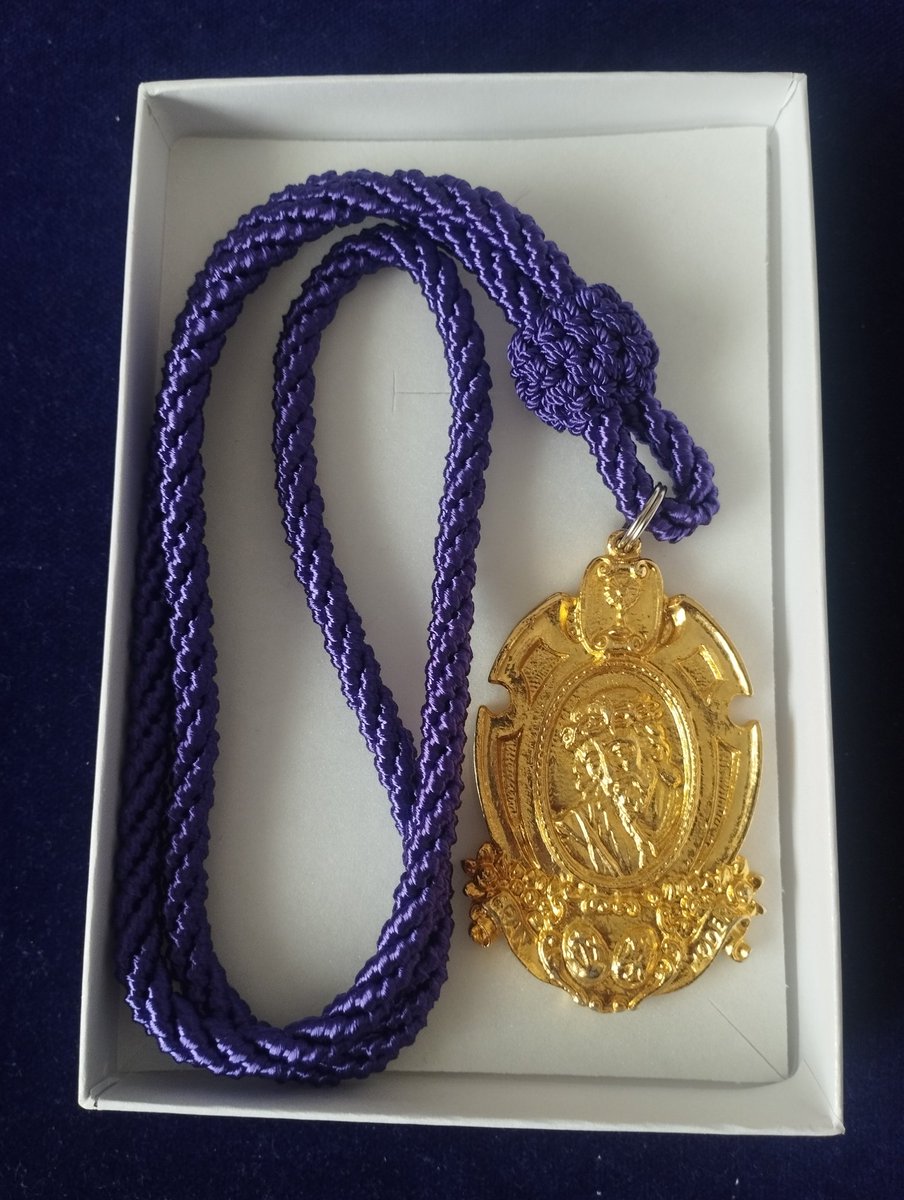 FernandoVLOFC's tweet photo. Medalla de la Hermandad del Gran Poder de Camas DORADA. 🙏🏻🕯️@GranPoderCamas #coleccion #medallas https://t.co/tmTTlPeFFX
