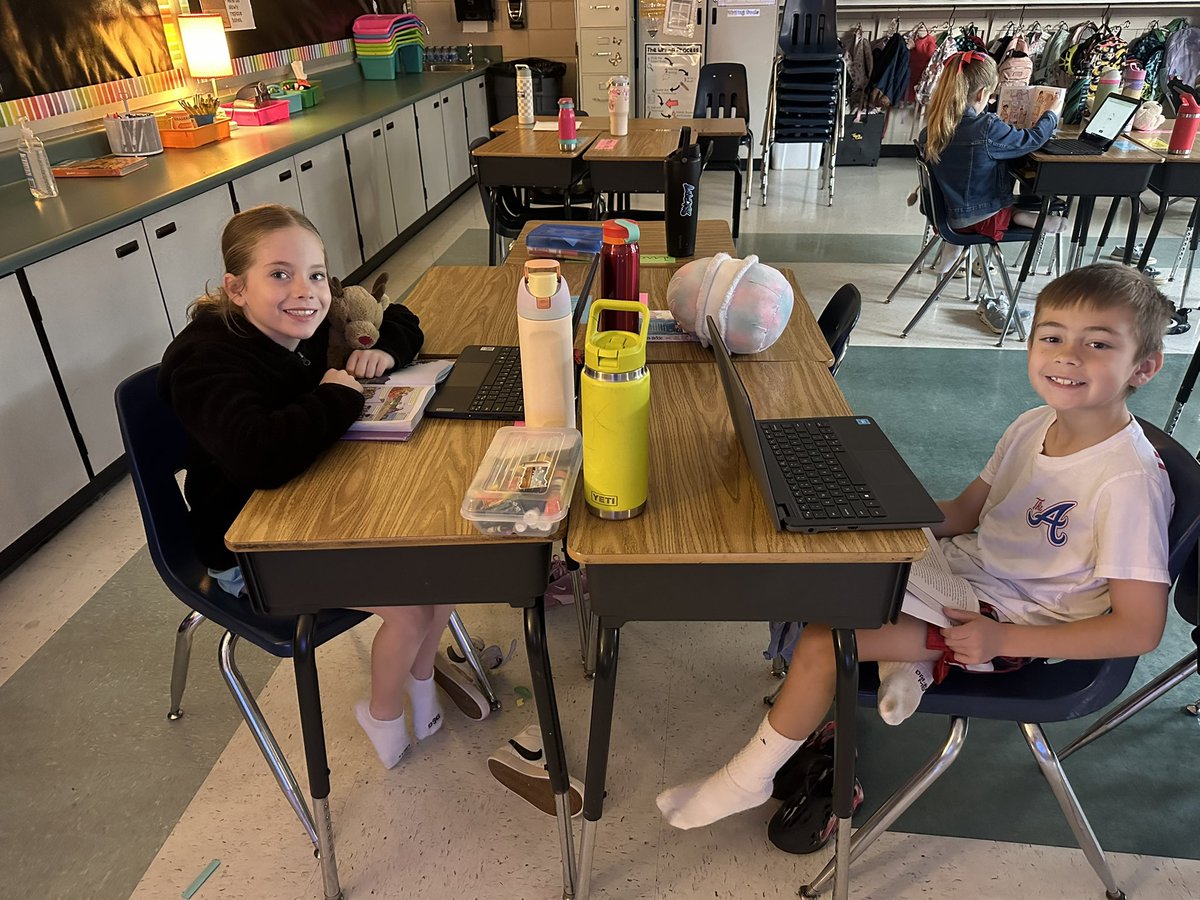 MsHammond12's tweet photo. Read across America day! #RNEGreatThings 📚🇺🇸 https://t.co/go8LxZ9fnE