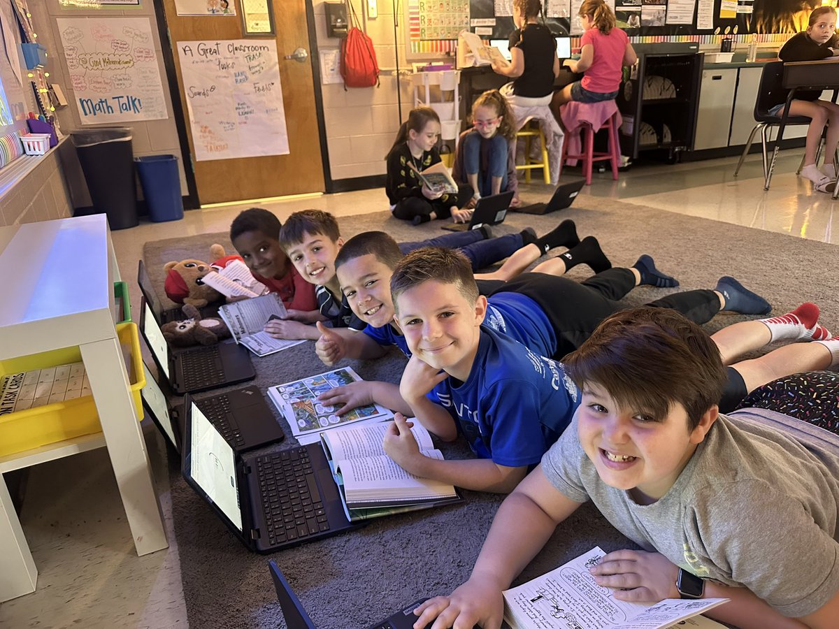 MsHammond12's tweet photo. Read across America day! #RNEGreatThings 📚🇺🇸 https://t.co/go8LxZ9fnE