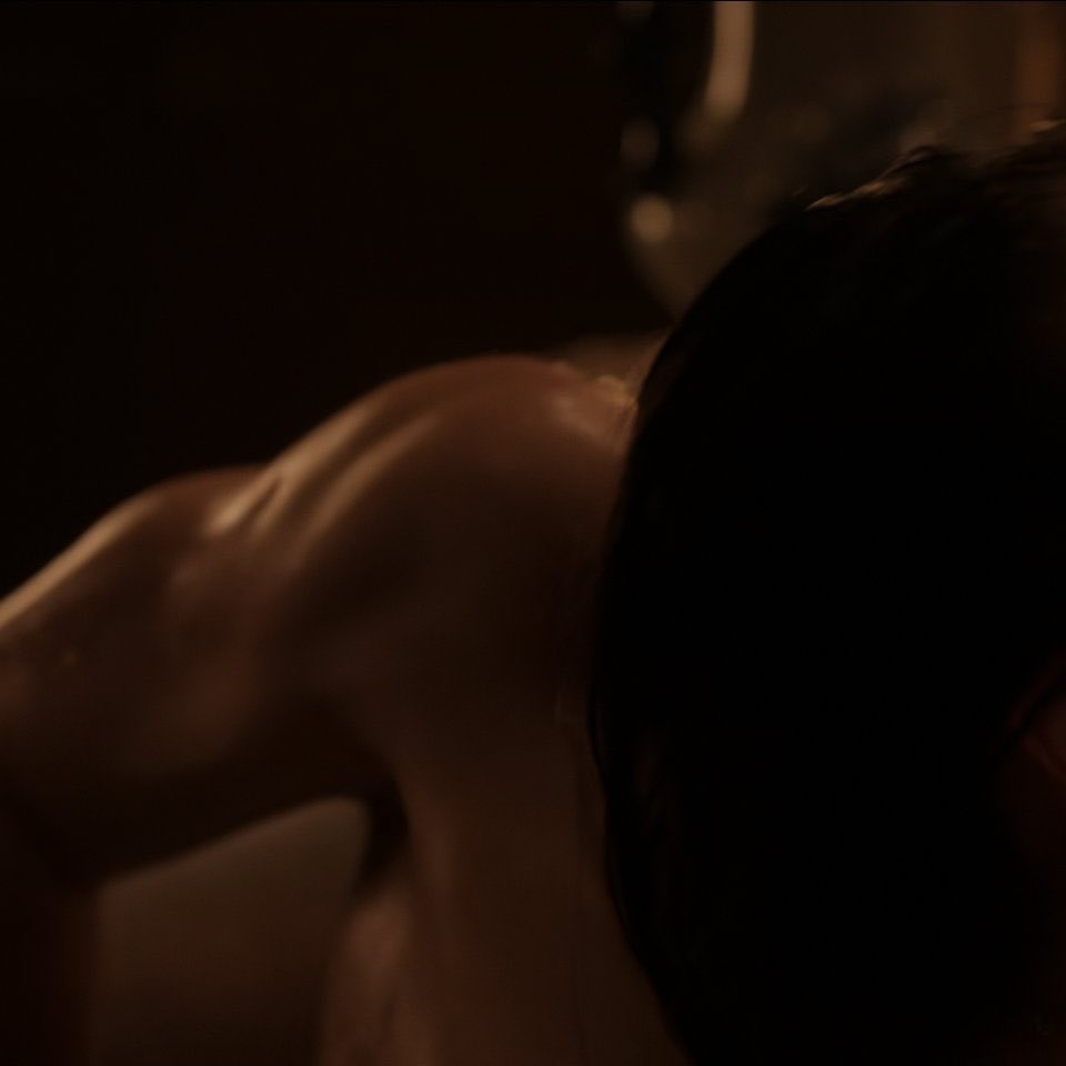 aristogatona's tweet photo. #ilovebiceps #ilovemen #ilovebenedictbridgerton https://t.co/0K6VFjtX5e