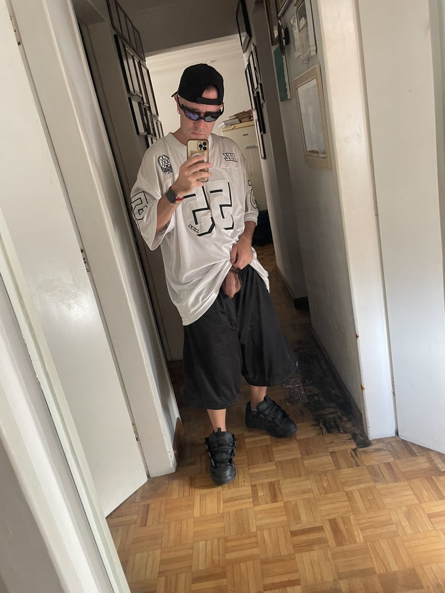 Skater Sagger INTL tweet media