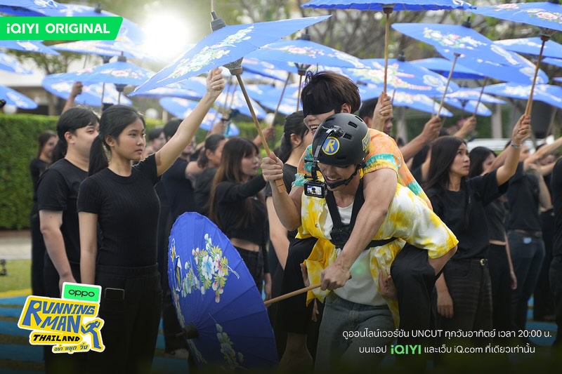 jeffsaturbrasil's tweet image. EP2, RECAP! O segundo episódio de Running Man Thailand já foi ao ar na plataforma iQIYI, e #JeffSatur apareceu no resumo de fotos postado pelo perfil oficial do programa.

#Saturdayss #StudioOnSaturn
#RunningManTH #รันนิ่งแมนไทยแลนด์
(Imagens/Reprodução: runningmanth)