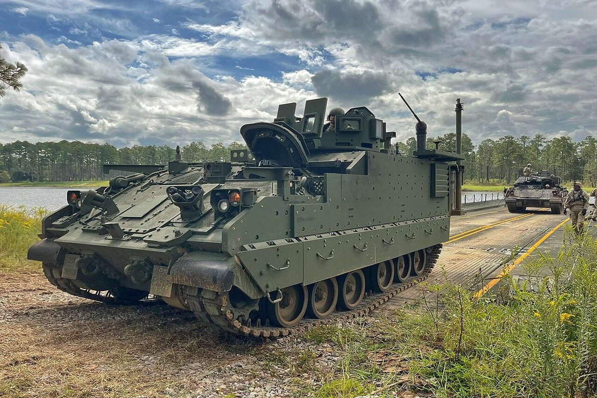 U.S. Army Orders 50 New AMPVs to Start Replacing 900 M113 APCs Sent to ...