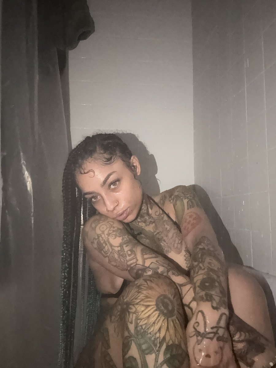 ishmcfly's tweet photo. Going live at noon today 🤪

RT show some love 💕 https://t.co/nS4FzEQzlE