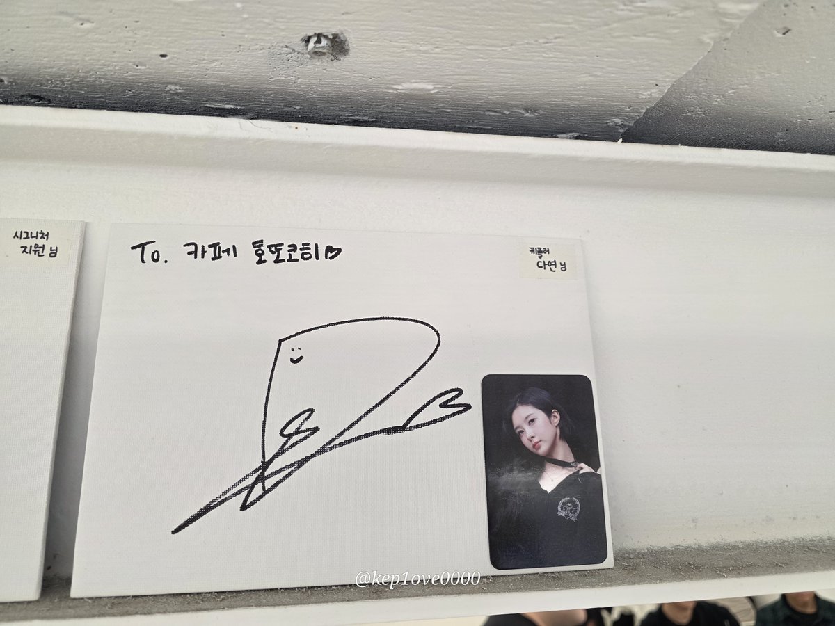kep1ove0000's tweet photo. 📍카페 호또코히
하얀 도화지에 여러가지 다연이의 모습이 그려진 모습이었습니다. 그 중에서 저는 무대의 모습을 좋아하죠.
#햇살같은_요니의_멜로디
#SpringMelody_with_Dayeon https://t.co/I4CUouZEpk
