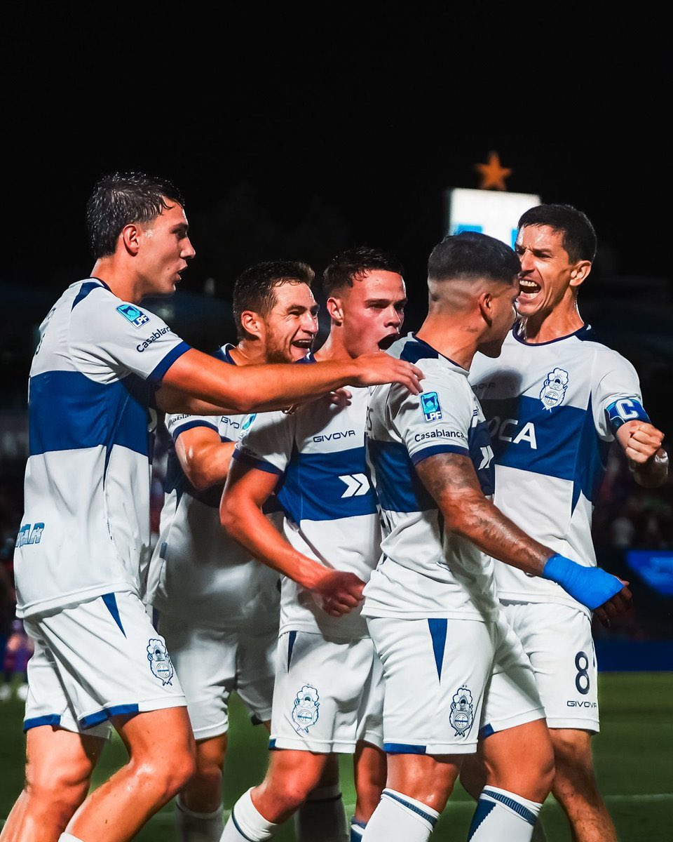 AnalisisTripero's tweet photo. 📌El empate no es un mal punto si se analiza el trámite final, pero queda la sensación clara de que Gimnasia pudo —y debió— sacar más. Por juego, por momentos y por lo que había construido en la primera mitad.
El desafío animarse a sostener lo que hace bien durante los 90’. https://t.co/Ro2kb4H1P6