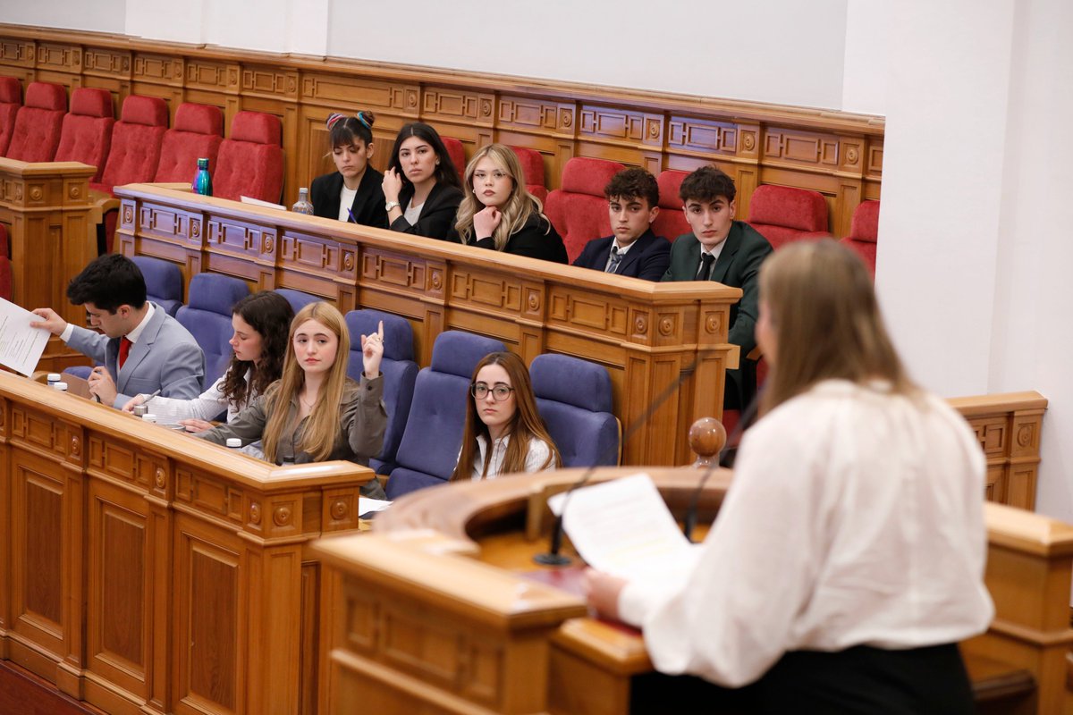 🗣️ La <a href="/uclm_es/">Universidad de Castilla-La Mancha</a> ha celebrado este lunes en nuestro parlamento la Final Intercampus de la Liga de Debate Universitario 2026, jornada inaugurada por el rector <a href="/GardeJulian/">Julian Garde</a> y el presidente de la Cámara <a href="/PabloBellido_Az/">Pablo Bellido</a>  

📸 flic.kr/s/aHBqjCLXYa