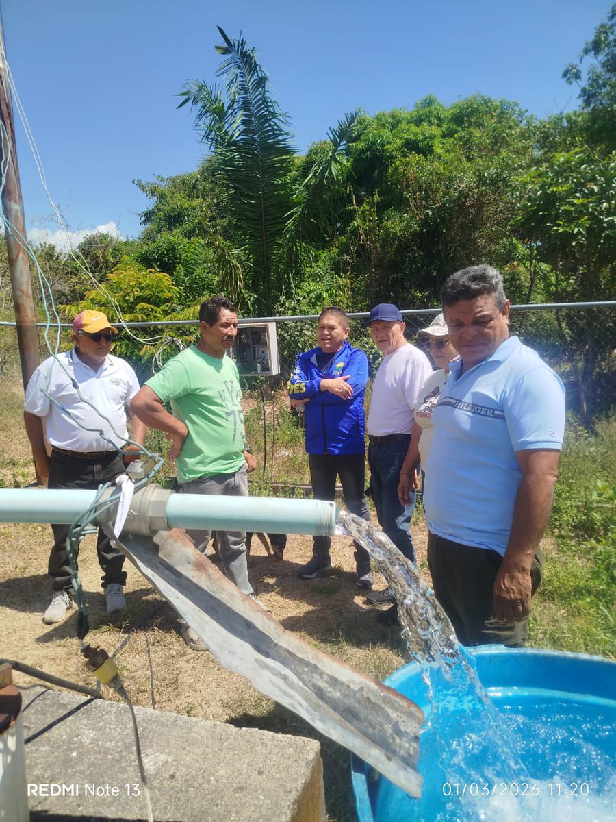 El Alcalde Alexander Mireles entregó un contenedor de agua  potable a vecinos del sector Valle del Rio en la parroquia General Manuel Manrique, donde en días pasados el Gobierno de Cojedes y Alcaldía de San Carlos recuperaron y reactivaron un pozo de agua potable. ⬇️