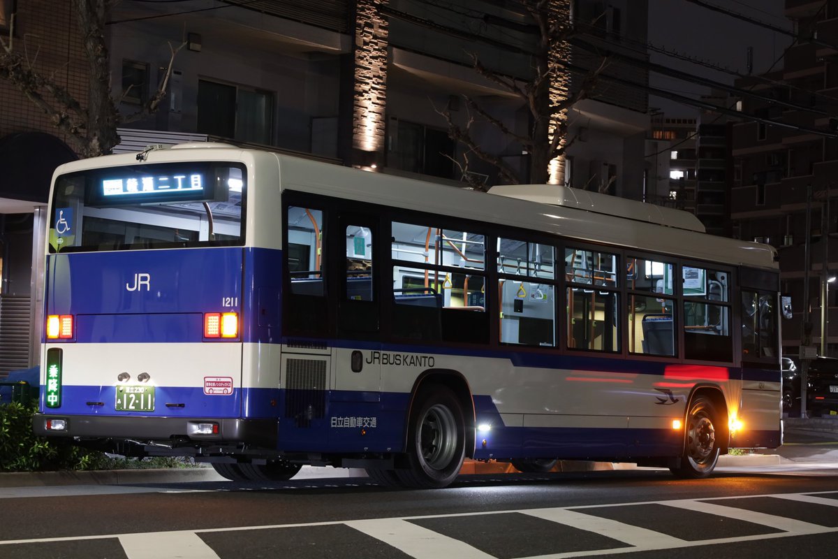綾瀬ライナー3号に入った日立自動車交通1211号車
アライアンス運行をしているJRバス関東カラーでデビュー
JRのロゴはなくてもつばめはしっかり健在