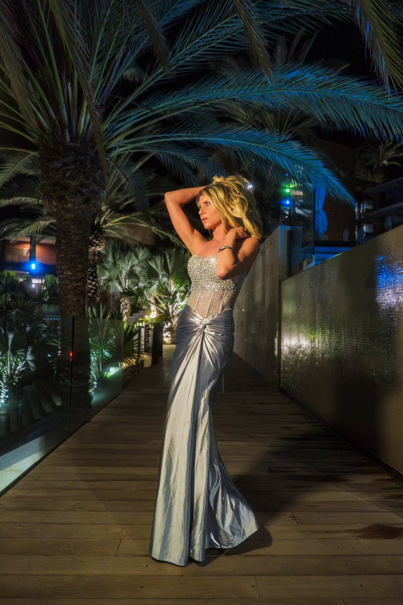 AshleighKno1's tweet image. No clouds, just a silver lining 🩶 USE CODE Rsing15 for @BellaBarnett_ photographer: @rampimage  #bellabarnett #dresses #eveningdress #promdress #fashioninfluencer