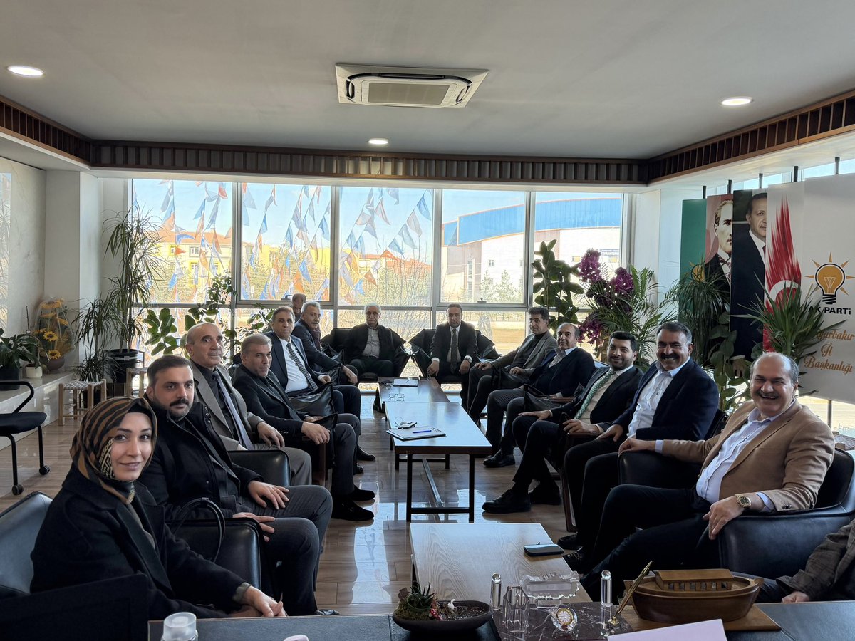 📍 AK Parti Diyarbakır İl Başkanlığı

Haftalık Olağan İl Yürütme Toplantımızı gerçekleştirdik.
Sahadaki çalışmalarımızı ve teşkilat faaliyetlerimizi değerlendirdik.

🇹🇷 #TürkiyeYüzyılı hedefleri doğrultusunda,
Diyarbakır’ın güçlü yarınları için çalışmalarımızı sürdürüyoruz.