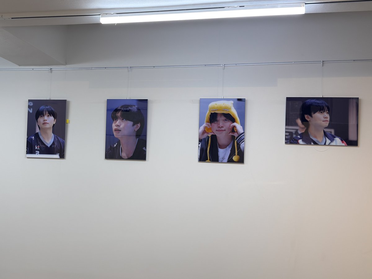 📢Brave Heart 전시 액자 통판 수요조사

🔗witchform.com/demand_form.ph…

a3 사이즈만 구매 가능하며 구매 원하시는 분께서는 링크에서 수요조사 참여 부탁드립니다!

*아크릴 액자 a3 기준 13,500원 + 배송비3,000원으로 책정
*사진 전체 리스트는 수요조사 끝난 뒤에 입금폼과 함께 업로드 예정(카페에