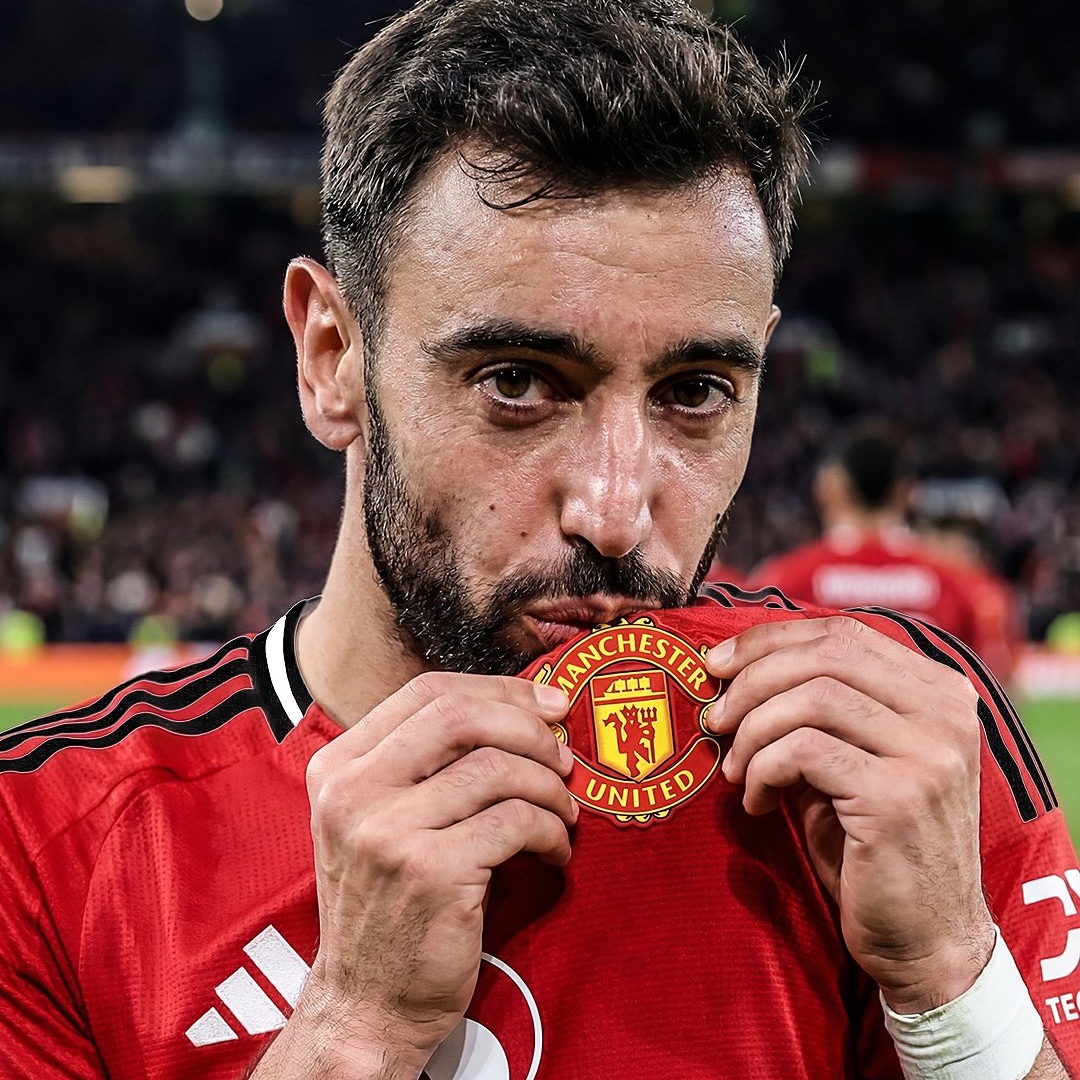 UnitedUpdates's tweet photo. 🚨 Bruno Fernandes is NOT pushing for a Man United exit, with the Portuguese midfielder expected to hold summer talks with the club. [@GraemeBailey] #mufc https://t.co/ngnbWQkK9P